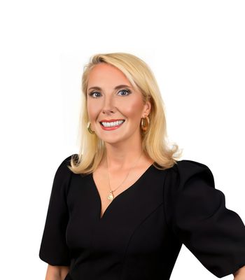 Portrait of Molly James, REALTOR®.